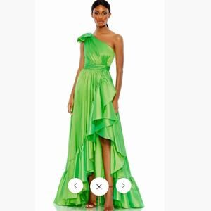 Mac Duggal Asymmetrical Bow One Sleeve Long Dress Green size 6